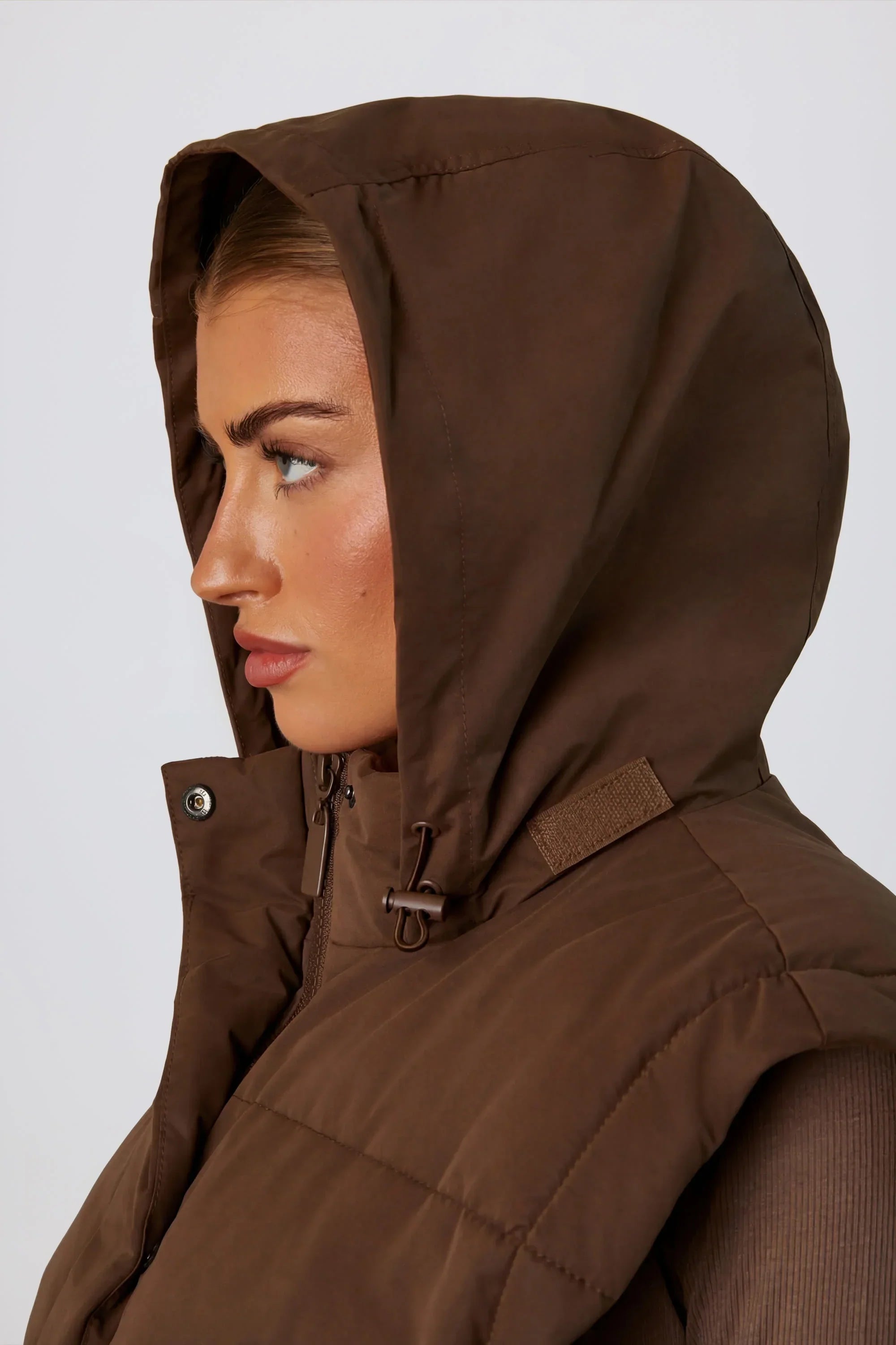 Cropped Puffer Jacket with Detachable Sleeves in Cocoa Brown