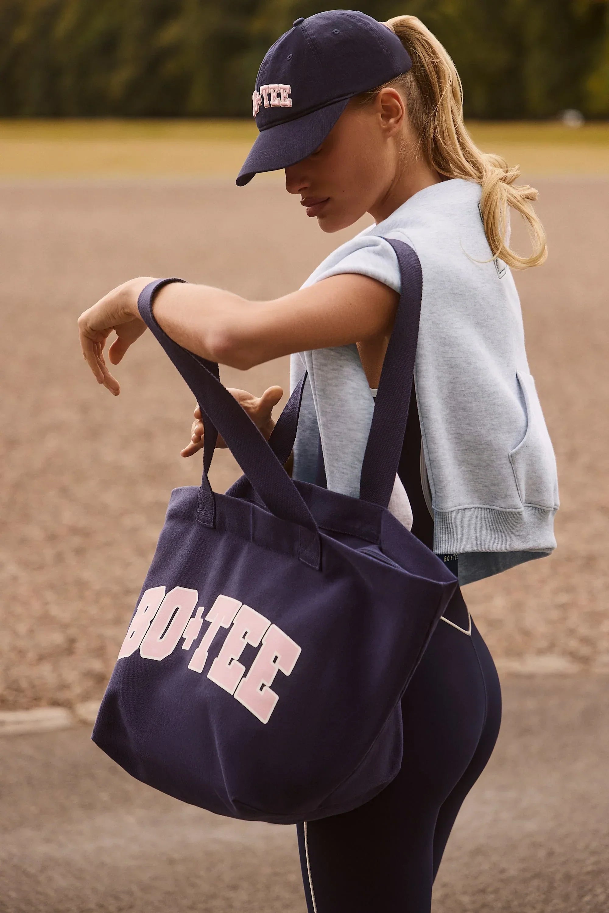 Oversized Tote Bag in Classic Navy